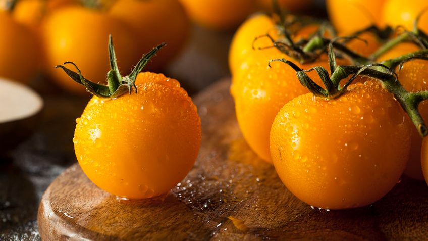 Surowe żółte pomidory