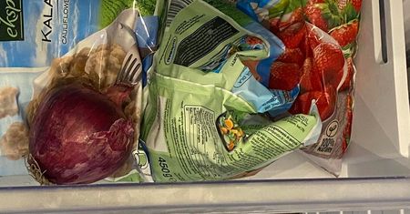 Włóż cebulę do zamrażalki. Potem sobie podziękujesz