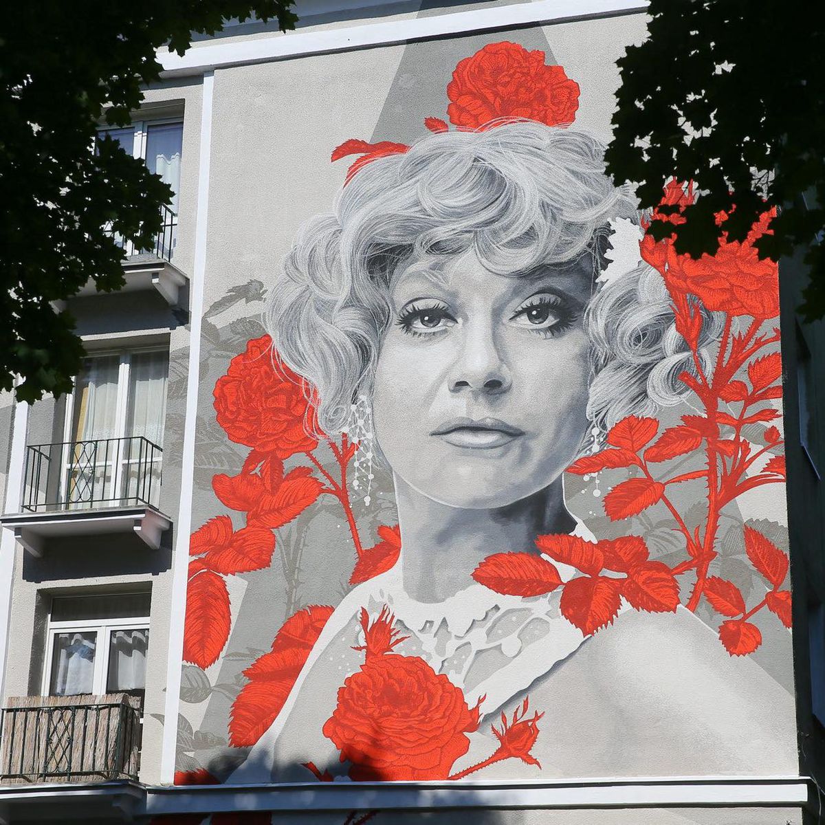 Warszawa. Na Bielanach odsłonięto mural Krystyny Sienkiewicz