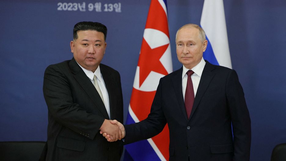 Wizyta Kim Dzong Una w Rosji
This pool image distributed by Sputnik agency shows Russian President Vladimir Putin (R) and North Korea's leader Kim Jong Un (L) shaking hands during their meeting at the Vostochny Cosmodrome in Amur region on September 13, 2023, ahead of planned talks that could lead to a weapons deal with Russian President. (Photo by Vladimir SMIRNOV / POOL / AFP)
VLADIMIR SMIRNOV