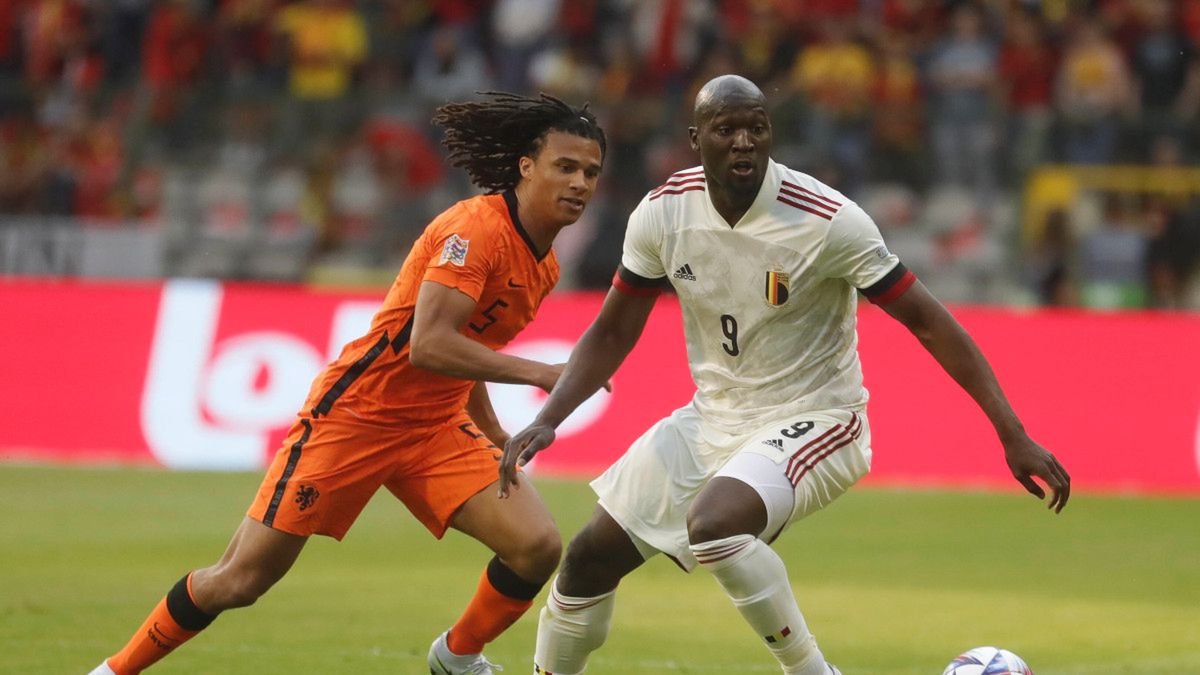 PAP/EPA / Na zdjęciu: Nathan Ake (z lewej)