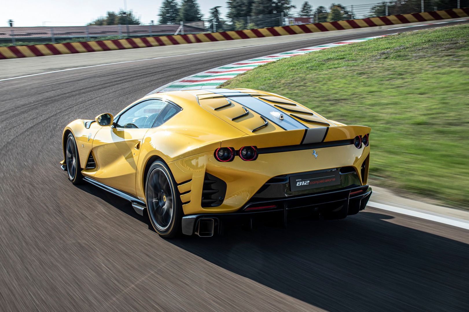 Ferrari 812 Competizione (2021)