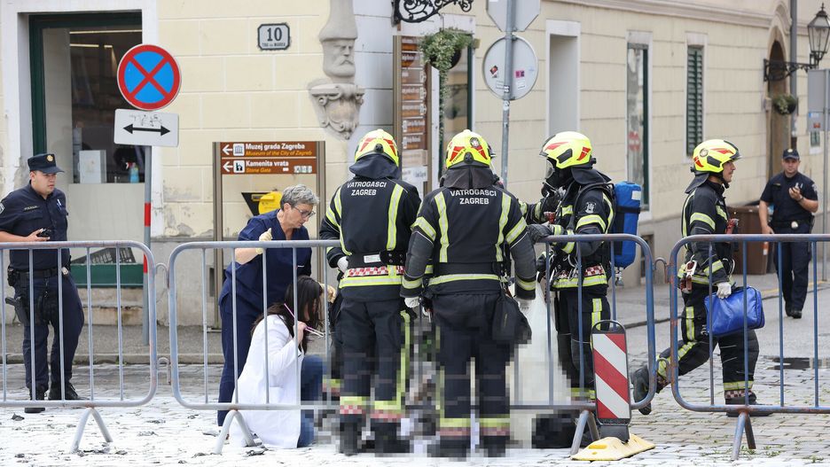 M??czyzna podpali? si? na placu ?w. Marka w Zagrzebiu
A man sets himself on fire in St. Mark's Square in front of the Croatian government building in Zagreb, Croatia on June 11, 2024. Photo: Patrik Macek/PIXSELL
Patrik Macek/PIXSELL
