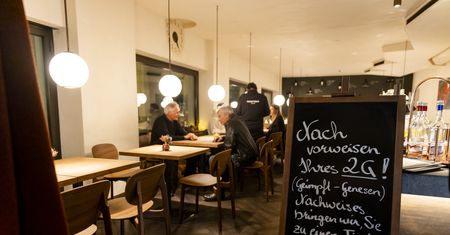 Ogólnokrajowy lockdown dla niezaszczepionych. Tak Austria walczy z koronawirusem