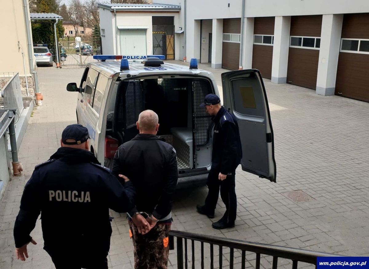 Policja zatrzymała go w ostatnim momencie. Miał przy sobie duże ilości narkotyków i broń.