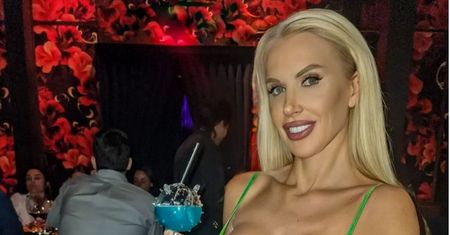 Aneta Glam w prześwitującym kostiumie. Żona miliardera lubi się pokazać