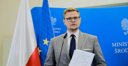 Szukają winnych afery szczepionkowej. Woś informuje prokuraturę