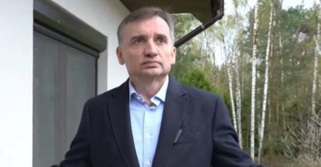 Komunikat prokuratury. Oto co znaleziono w domach polityków od Ziobry
