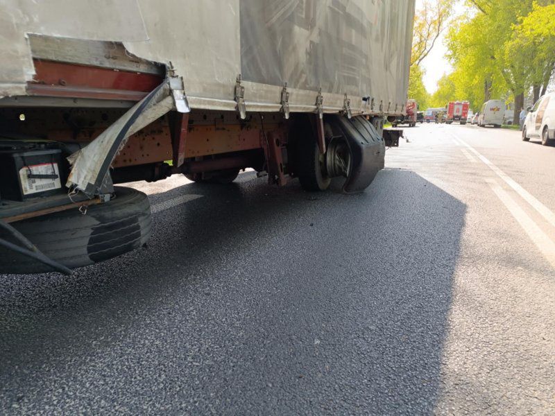 (fot. lublin112.pl)  Nieprzytomny kierowca zakleszczony w pojeździe