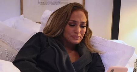 "Halftime": Jennifer Lopez nie ukrywa emocji. Na jednej ze scen zalała się łzami