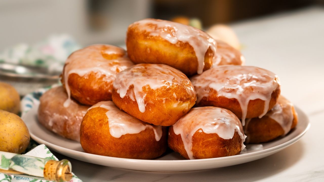 Moja babcia zawsze dodawała do pączków ziemniaki. Lepszych słodkości nigdy nie jadłam