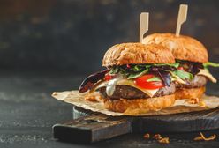 "Zrobiliśmy to lepiej": MAX Premium Burgers wprowadza Burgera Rywala do polskich restauracji