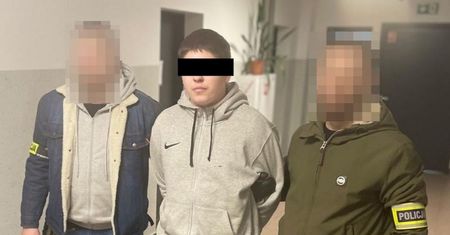 19-latek zaatakował nożem swojego ojca. Później napadł na sklep