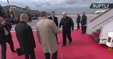 A. Łukaszenka przyleciał do Moskwy. Spotka się z W. Putinem.