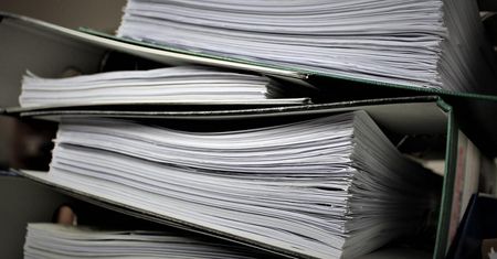 Fikcyjne faktury na 15 mln zł. KAS i Prokuratura zatrzymały 7 osób