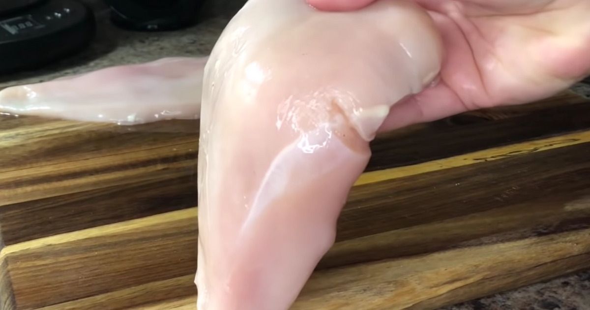 Jak usunąć ścięgno z kurczaka - Pyszności; foto: kadr z materiału na kanale YouTube: Prosto i Smacznie