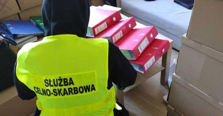Spółki posługiwały się fikcyjnymi fakturami na prawie 23 mln zł.