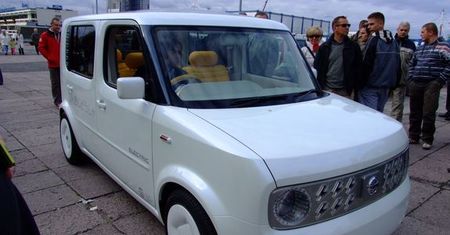 Nissan Denki Cube