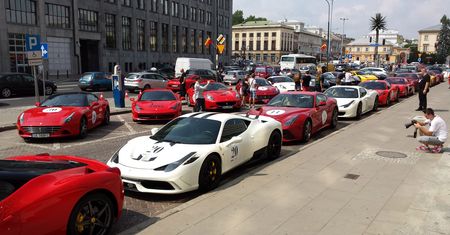 Inwazja Ferrari w centrum Warszawy