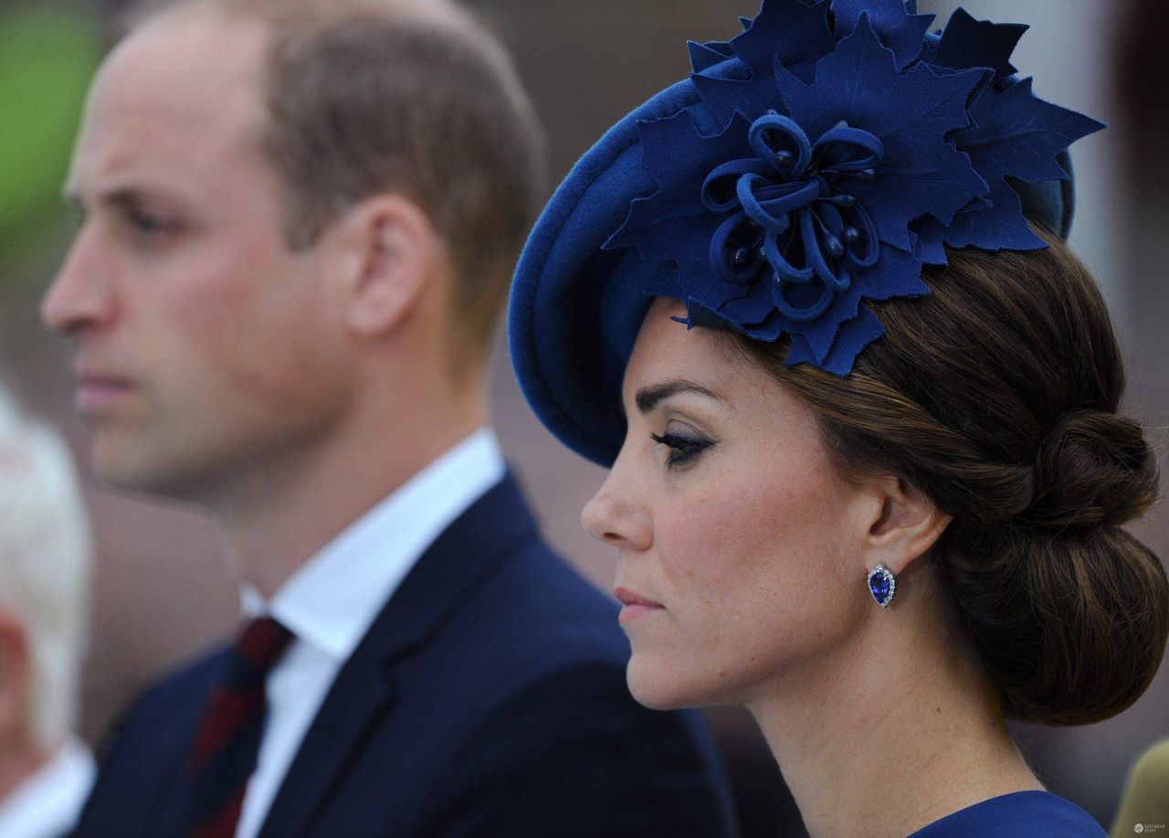 The Duke and Duchess at British Columbia's Parliament Buildings. Here they  officially opened their tour by paying respects at Victoria's Cenotaph and  unveiled a new plaque paying tribute to the veterans of Canada's involvement in the Afghanistan conflict. Victoria, 25.09.2016.
Photo by Robin Nunn/insight media *** Local Caption *** 02551160