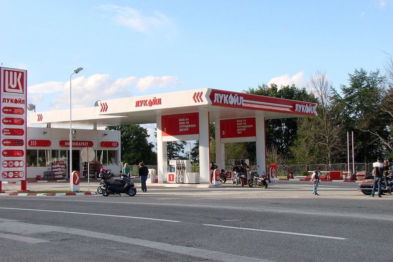 Łukoil sprzedaje wszystkie stacje paliw w Polsce. Wynosi się także z Litwy i Łotwy