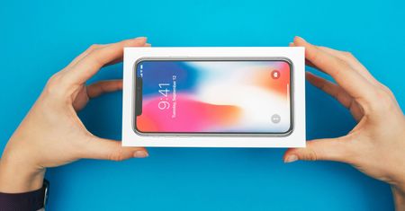 iPhone X otrzymał kontrowersyjną funkcję. Oprogramowanie może ograniczyć procesor