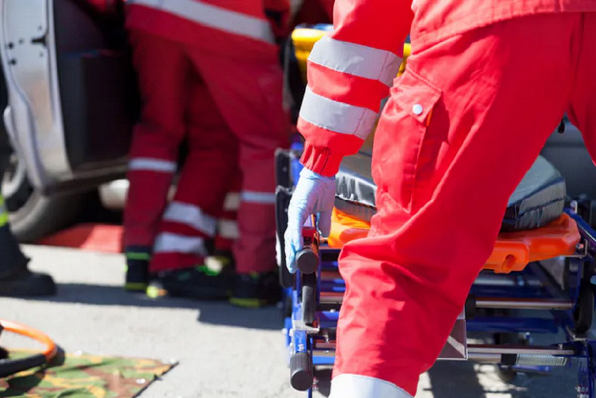 Pracownik porażony w trakcie pracy. W mieście nie ma prądu