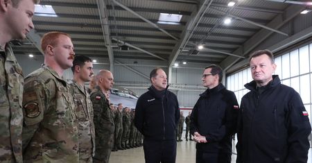 Premier w Łasku. "Nie ma silnego państwa bez silnej armii"