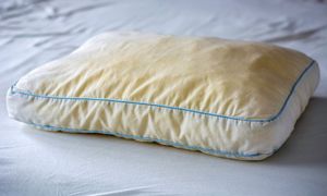 Ślina na poduszce po przebudzeniu? Lekarz mówi, czego to objaw