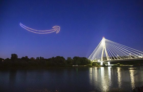 Pokaz dronów z okazji polskiego debiutu Amazon Prime Day
