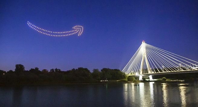 Pokaz dronów z okazji polskiego debiutu Amazon Prime Day