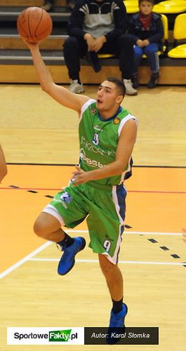 Wywiązuje się z zadań nakreślonych przez trenera - mówi Adamczewski