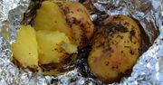 Przepis na ziemniaki z ogniska z masłem czosnkowym. Rewelacyjne połączenie