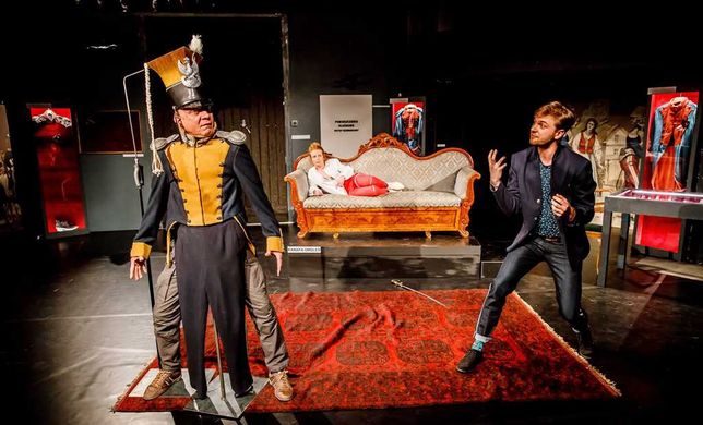 Kabareton z Seniuk i Radziwiłowiczem. "Ułani" w Teatrze Narodowym [RECENZJA]