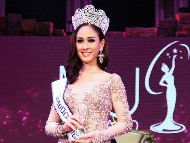 Miss Tajlandii, krytykowana w internecie, zrzekła się tytułu