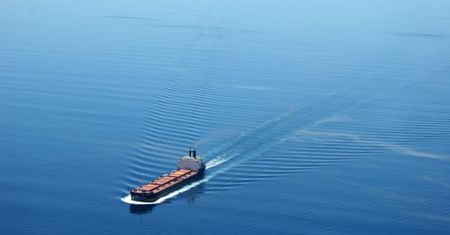 20 000 ton wybuchowej saletry na pokładzie. Rosja testuje NATO?