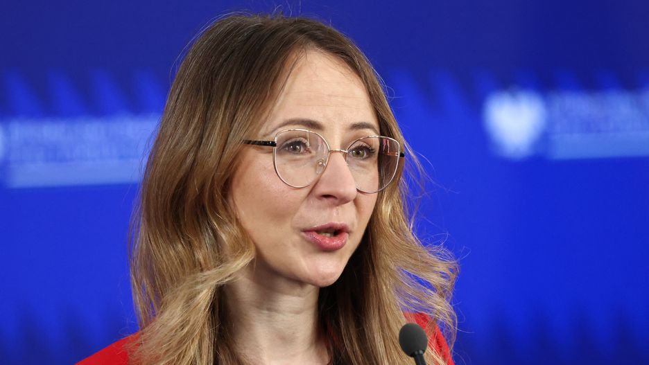 Warszawam 19.03.2025. Minister rodziny, pracy i polityki społecznej Agnieszka Dziemianowicz-Bąk podczas konferencji prasowej nt. "Wejście w życie ustawy o wydłużonym urlopie dla rodziców wcześniaków", 19 bm. w siedzibie MRPiPS w Warszawie. (jm) PAP/Albert Zawada