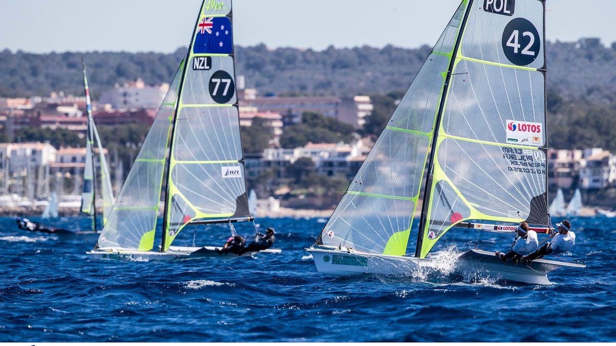 Materiały prasowe / Sailing Energy / Trofeo Sofia Iberostar / Na zdjęciu: Łukasz Przybytek i Paweł Kołodziński na jachcie olimpijskiej klasy 49er