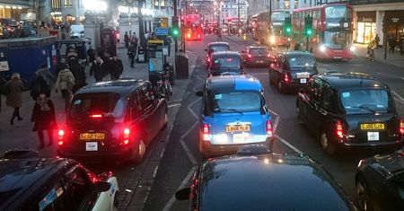 Brytyjski rząd chce podczas brexitowych negocjacji zagrać prawami unijnych imigrantów. Co z Polakami na Wyspach?