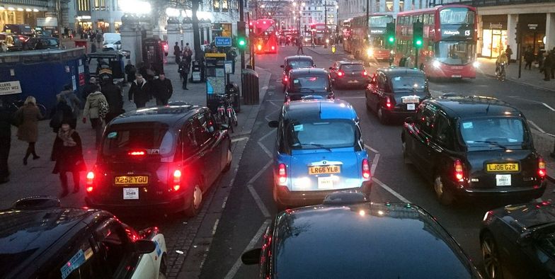 Brytyjski rząd chce podczas brexitowych negocjacji zagrać prawami unijnych imigrantów. Co z Polakami na Wyspach?