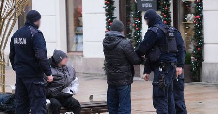 Policjanci w trakcie patrolu zauważyli poszukiwanego 52-latka z Lublina. Prosto z deptaka trafił do zakładu karnego