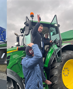 Następnym razem Warszawa. Wojna z UE pod flagą biało-czerwoną, pachnąca sianem i obornikiem