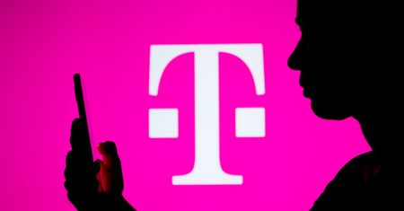 T-Mobile startuje z promocją na smartfony. Modele OPPO do 650 zł taniej