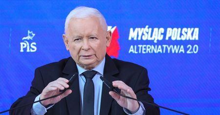 PiS chce "powrotu" lekarzy z prywatnych placówek i rocznego urlopu dla pielęgniarek