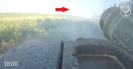 Ukrainiec z Javelinem vs czołg T-80. Tak wygląda atak z perspektywy strzelca