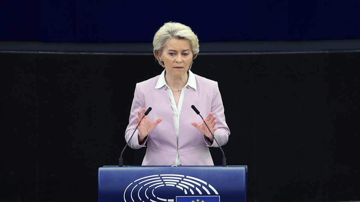 Na zdjęciu Ursula von der Leyen premawiająca na sesji Parlamentu Europejskiego