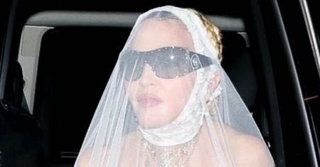 Rozgogolona Madonna z welonem na opuchniętej twarzy pędzi na afterparty po gali VMA (ZDJĘCIA)