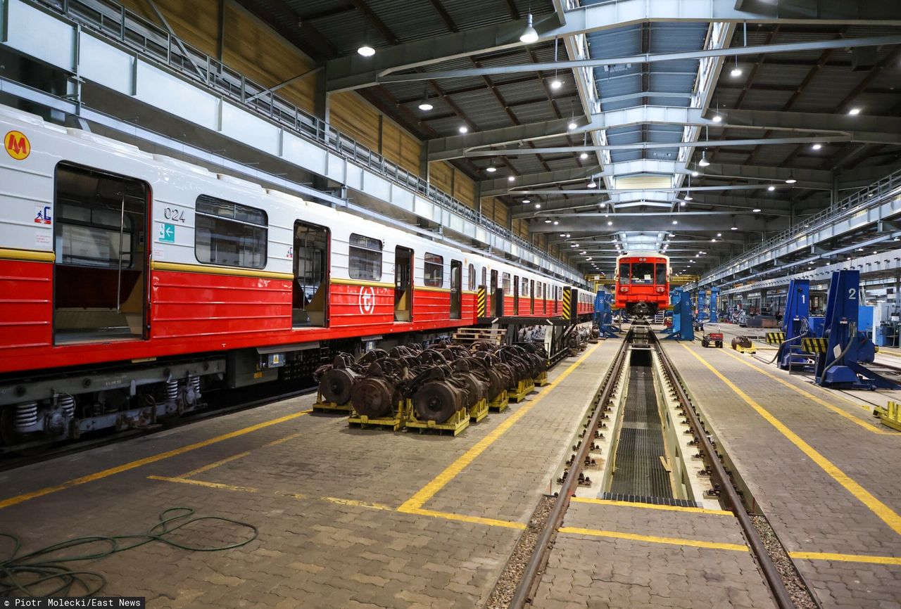 Wandale wdarli się na stację metra. "Straty na niespotykaną wysokość"