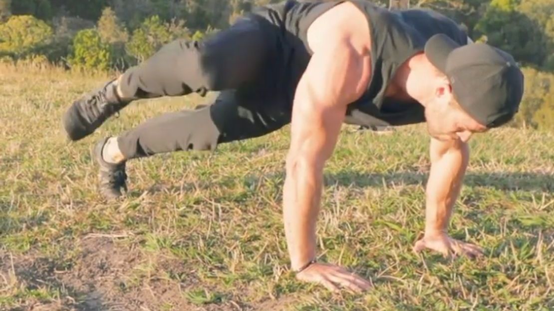 Chris Hemsworth podczas treningu