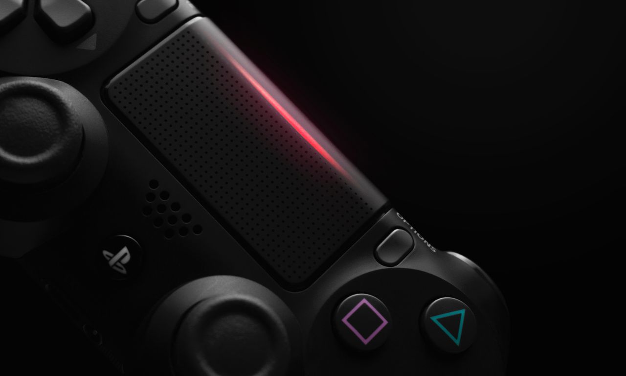 PlayStation 5 w wersji konsumenckiej na pierwszym zdjęciu – są też szkice projektowe